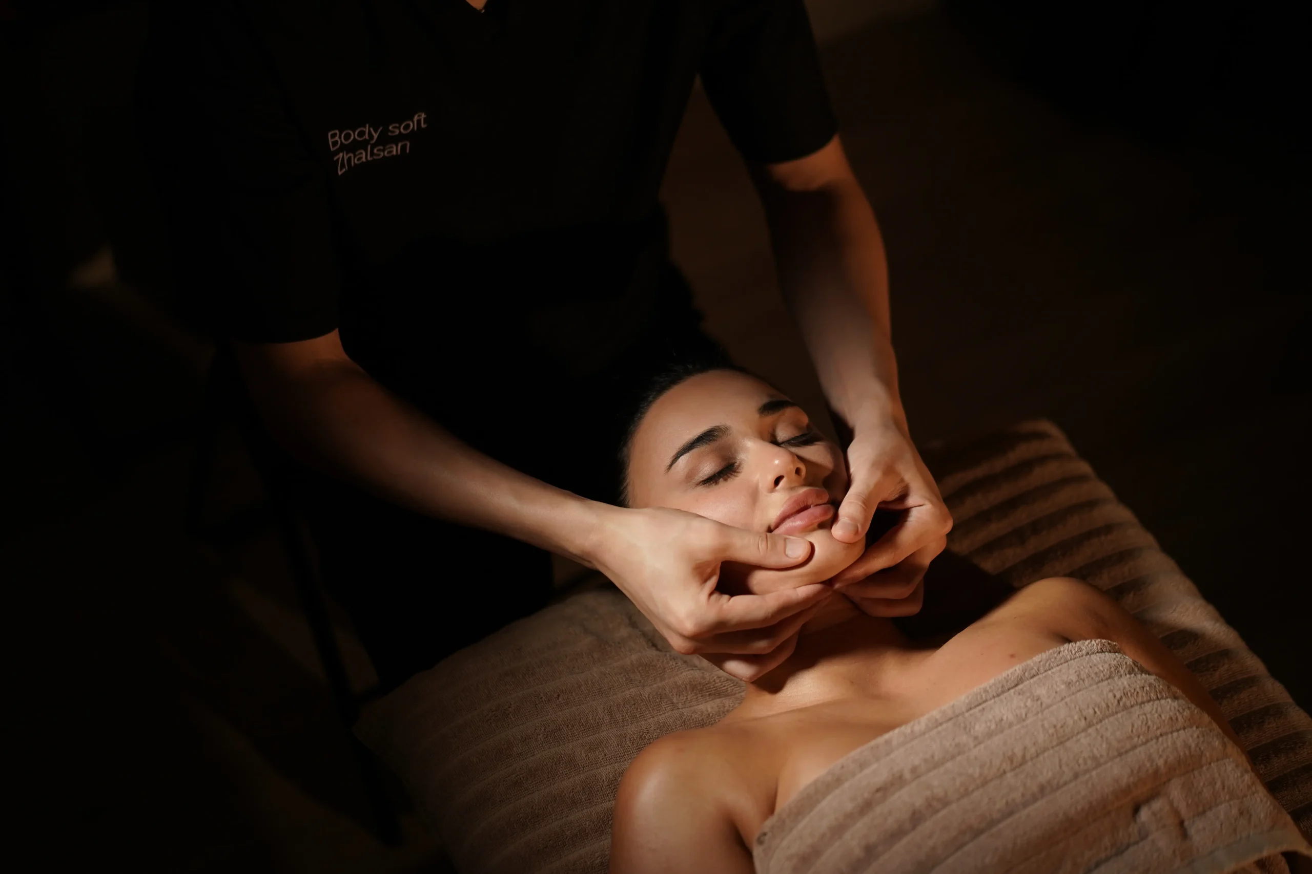 Тайский традиционный массаж в кимоно